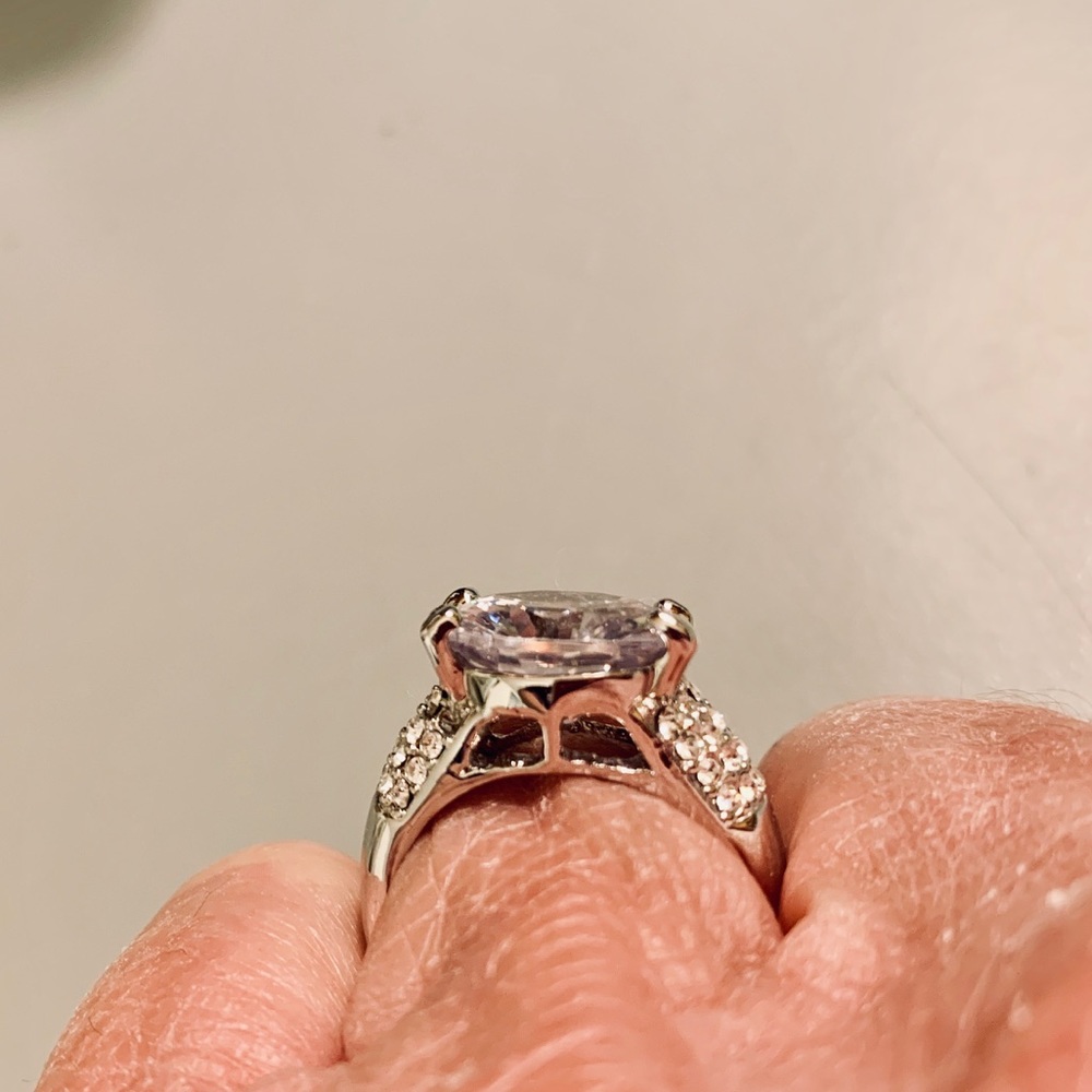 Gorgeous, Dramatic Simulated Diamond Ring - image 7
